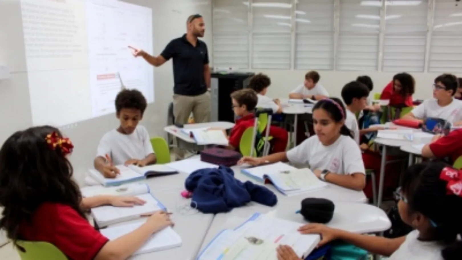 Commonwealth-Parkville School, Puerto Rico, Lights up the Sky!